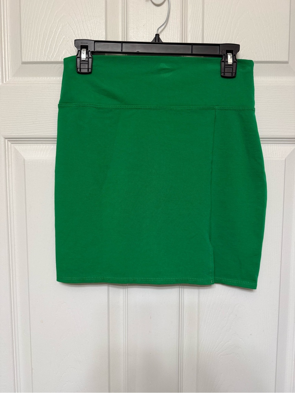 Hybrid & Company Bright Green Stretch Mini Skirt